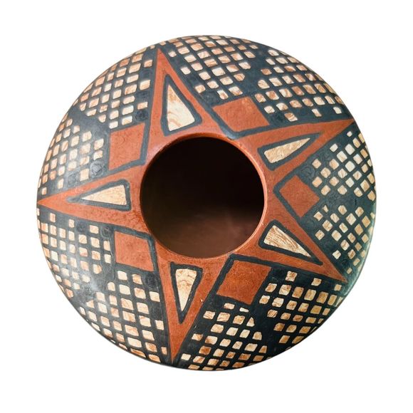 Mata Ortiz Mexico Seed Pot Olla SIGNED Miniature Handmade Black Squares Red Star - Picture 2 of 11